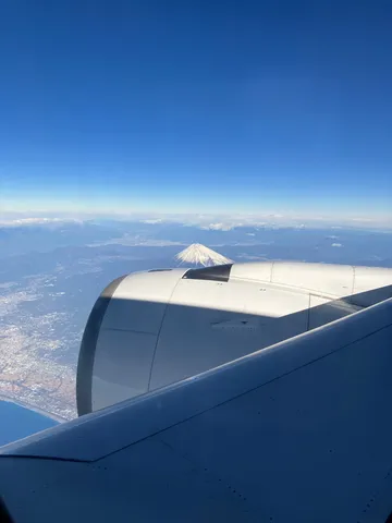 空から見た富士山、エンジンの影