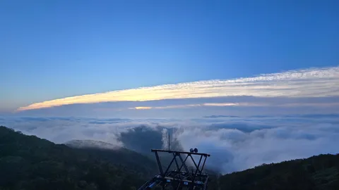 雲海と夕暮れの稜線