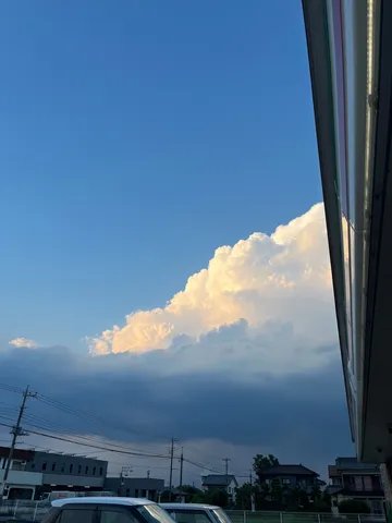 空のドラマ、光と影のコントラスト