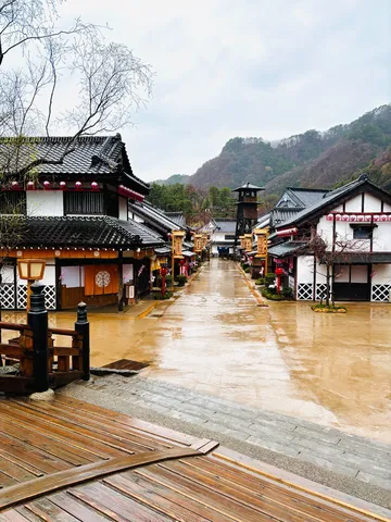 雨上がりの風情ある町並み