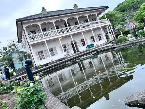 水鏡に揺れる洋館の夢
