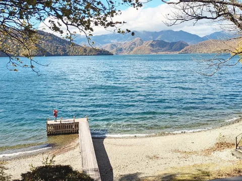 湖の主役はキミ？いや景色かな