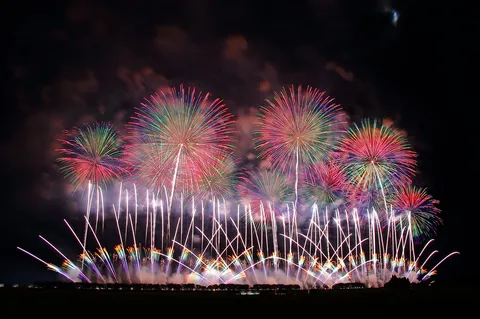 夜空を埋める光の波