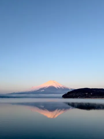 静寂に染まる富士山