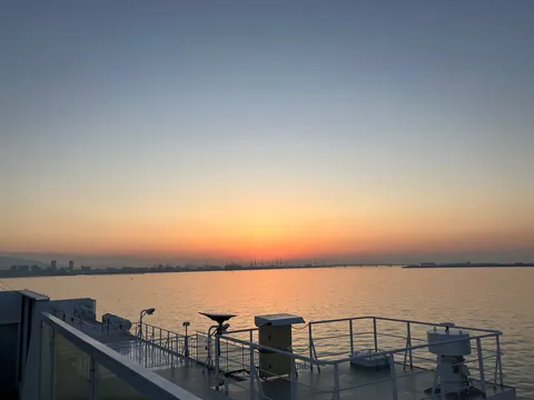 夕焼け、船上の見張り台