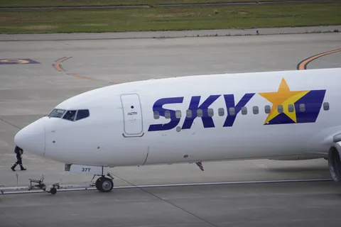 飛行機と静かな準備の瞬間