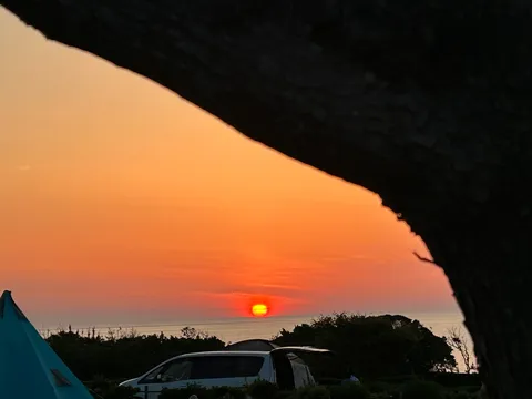 夕陽と岩の自然フレーム