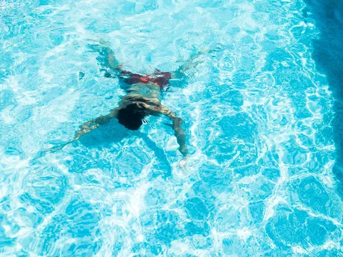揺らめく水中の世界