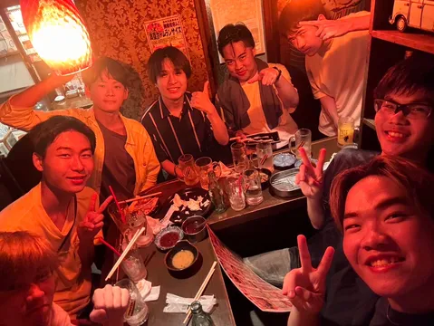 熱気あふれる夜の宴