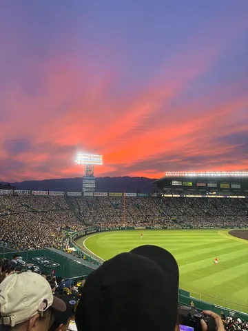 ドラマチックな空と野球観戦