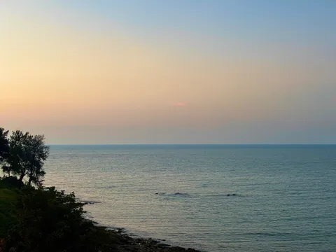 海と夕空のやさしい光景