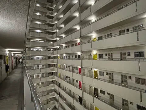 多層階の静かな動き