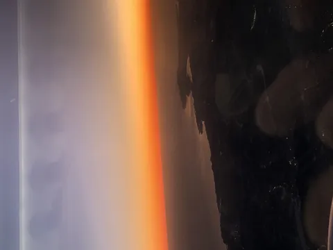 上空から望む夕焼けのグラデーション