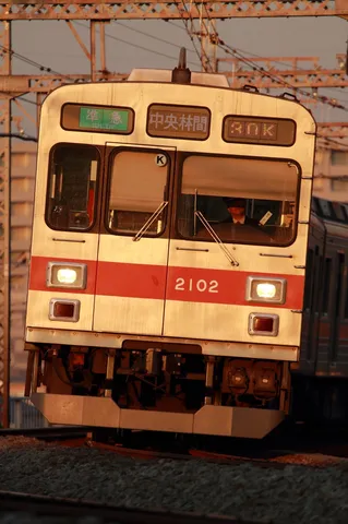 夕暮れ時のタイムスリップ列車