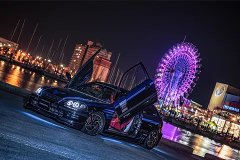 夜を彩る、カスタムの翼