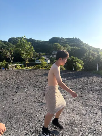新緑と青空、日常の一コマ