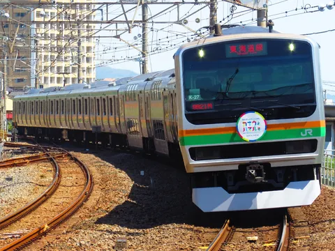 東海道線の緑とオレンジ