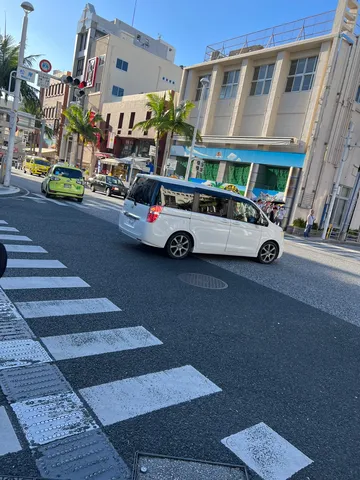 沖縄の日常、光と影