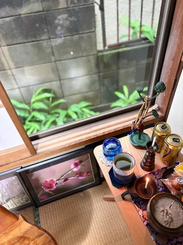 窓辺の静かな儀式