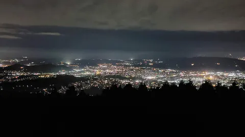 きらめく光が広がる夜景