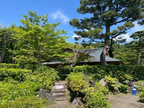 緑に囲まれた静かな隠れ家