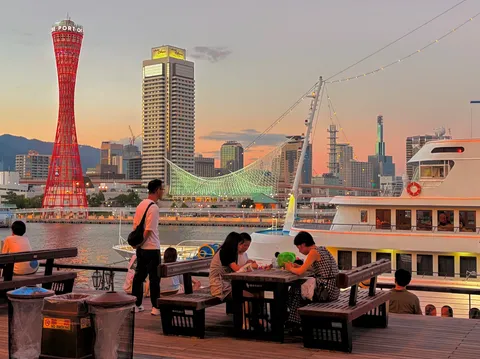 港の夕暮れ、彩りの時間