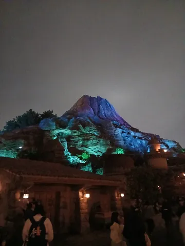 光と影が織りなす夜の絶景