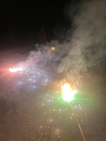 夜風に花火の記憶