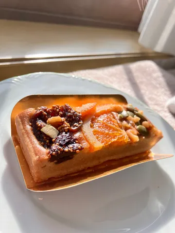 光差すフルーツタルト