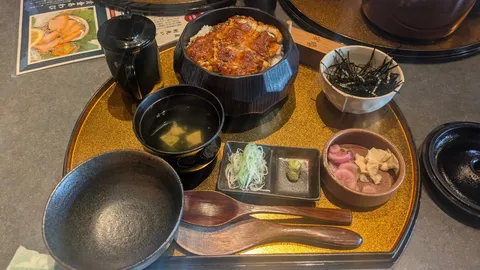 鰻重の誘惑、箸休めの小鉢たち