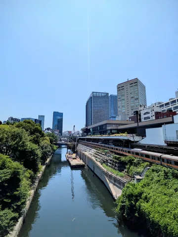 都会のオアシス、水辺の風景