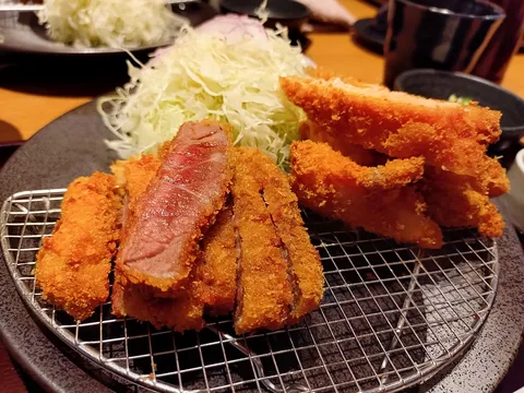 衣に包まれし、揺らめく赤