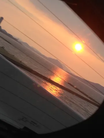 夕暮れの水平線、写り込む想い