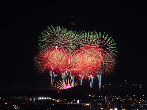 夜空を埋める光の波
