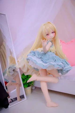 風を纏う青いドレス