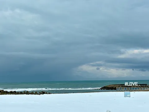 冬の海岸で愛を叫ぶ #LOVE