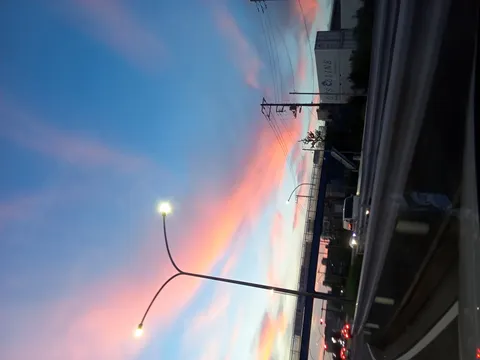 ピンクの空と輝く光