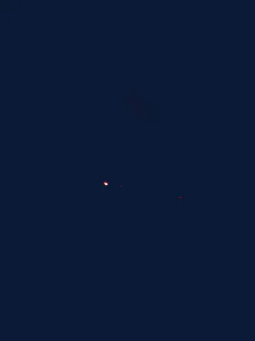 夜空に灯る小さな光