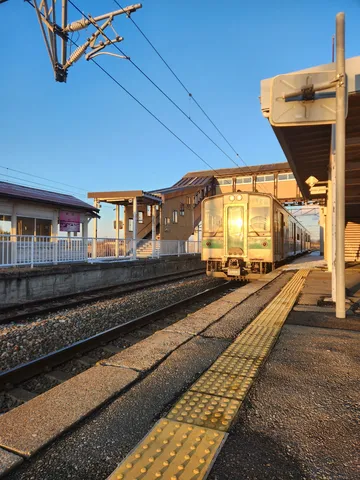 光を纏う始発駅