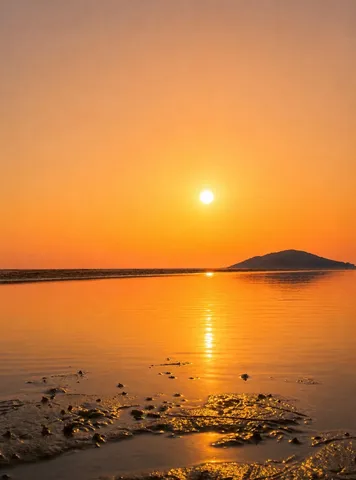 水平線に溶ける夕日
