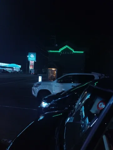 夜の街、ネオンの誘惑