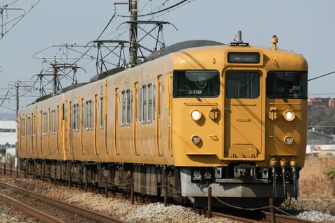 懐かしさを誘う、黄色い電車の旅