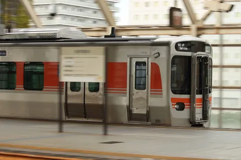 疾走する列車の日常