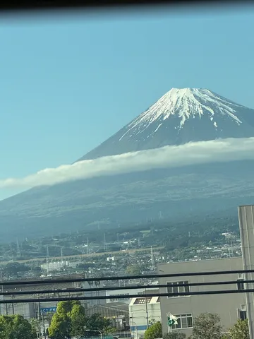 雪を頂く富士の朝