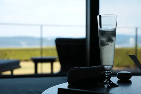 窓辺の涼やかな一杯