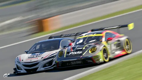 デッドヒート！レーシングカーの疾走感
