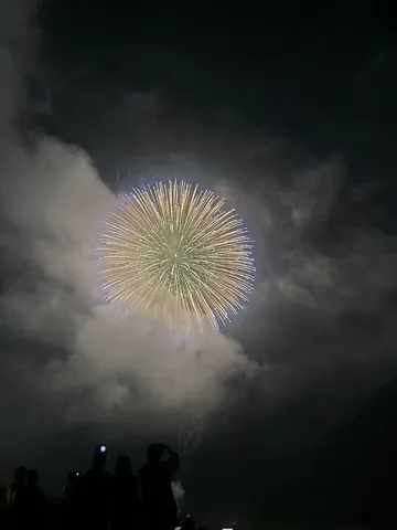 夜空に開く花火の夜