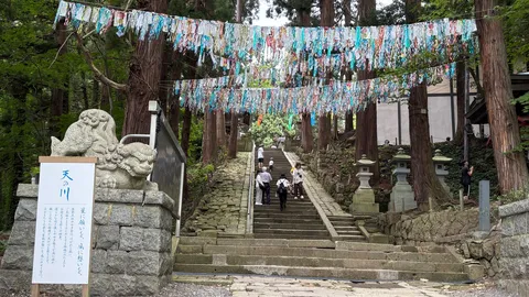 願いを繋ぐ、祈りの階段