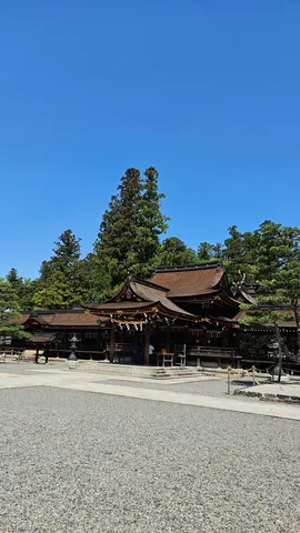 緑に包まれた古刹の静寂
