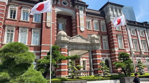 赤煉瓦と旗の風景